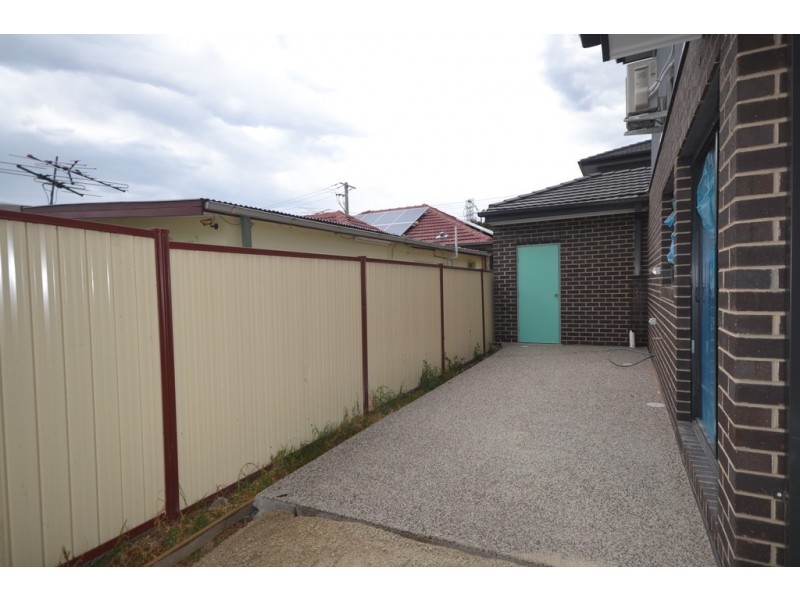 2/68 Heyington Avenue, Thomastown VIC 3074
