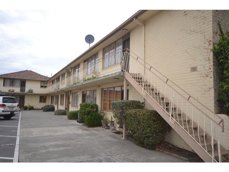 2/76 The Grove, Coburg VIC 3058