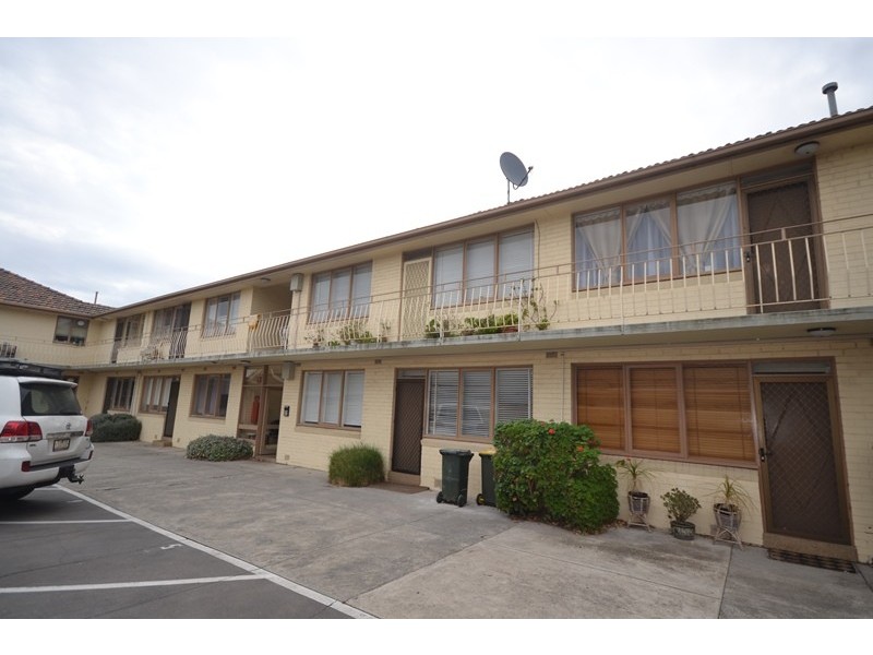 2/76 The Grove, Coburg VIC 3058