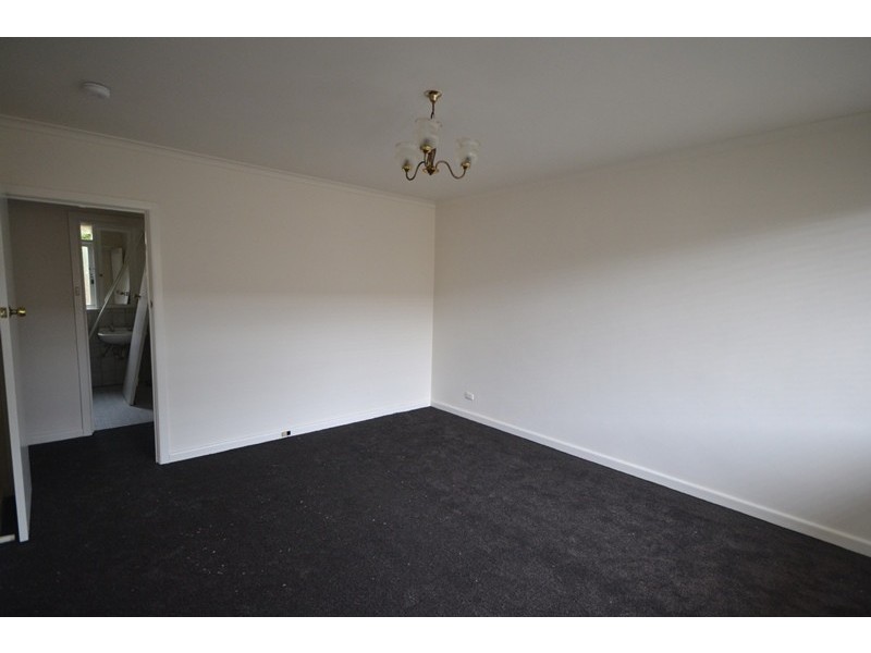 2/76 The Grove, Coburg VIC 3058