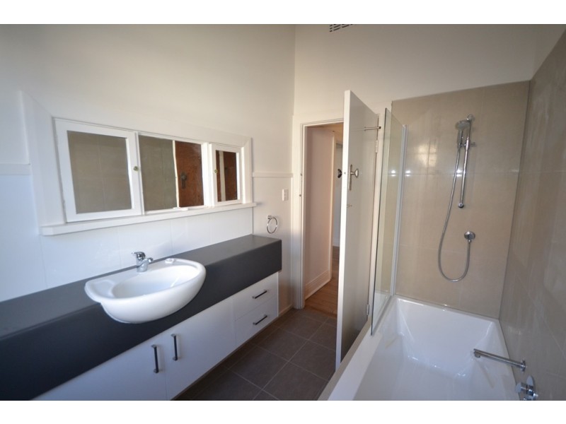 90 Grandview Avenue, Pascoe Vale VIC 3044