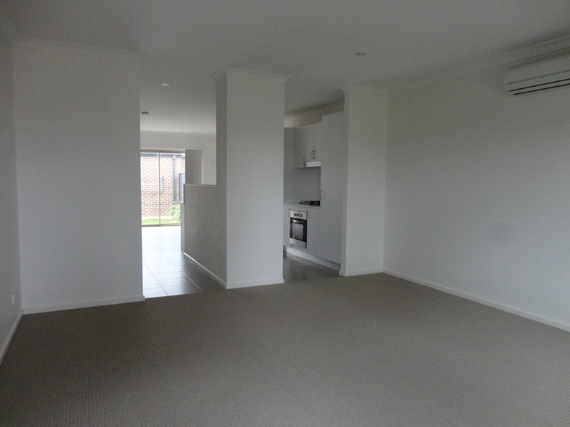 32 Etheridge Lane, Craigieburn VIC 3064