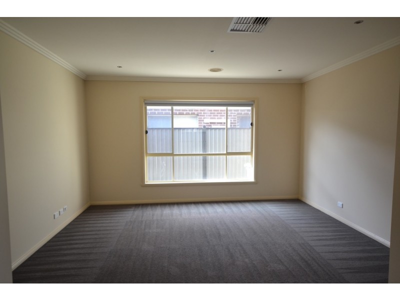 65 Kinglake Crescent, Craigieburn VIC 3064