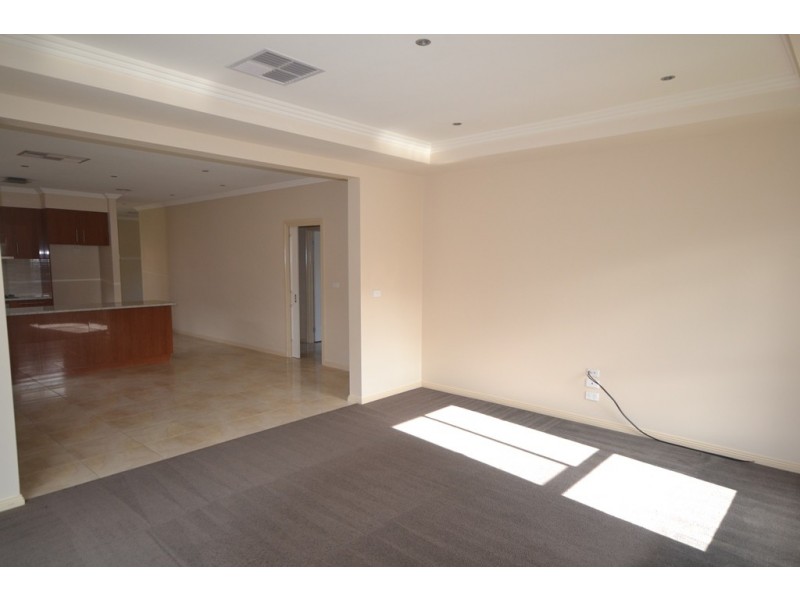 65 Kinglake Crescent, Craigieburn VIC 3064