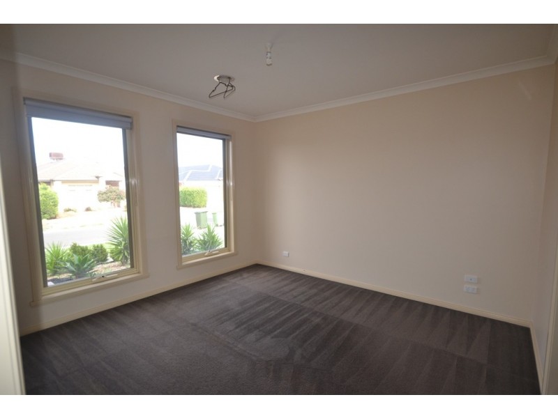 65 Kinglake Crescent, Craigieburn VIC 3064