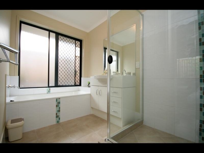 104 Observatory Drive, Reedy Creek QLD 4227