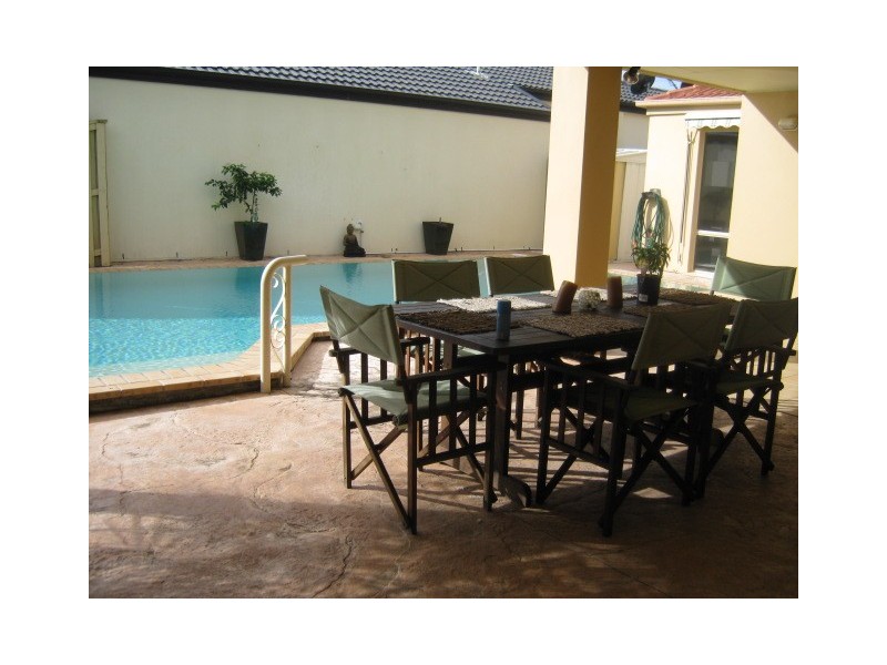 47 Gardendale Drive, Burleigh Waters QLD 4220