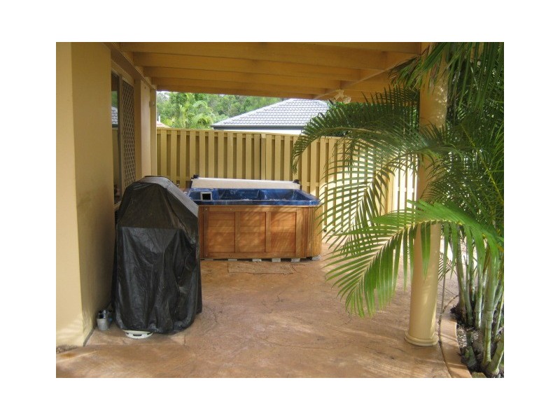 47 Gardendale Drive, Burleigh Waters QLD 4220