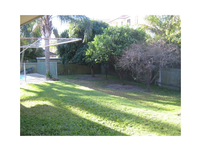 21 Dame Patti Avenue, Mermaid Waters QLD 4218