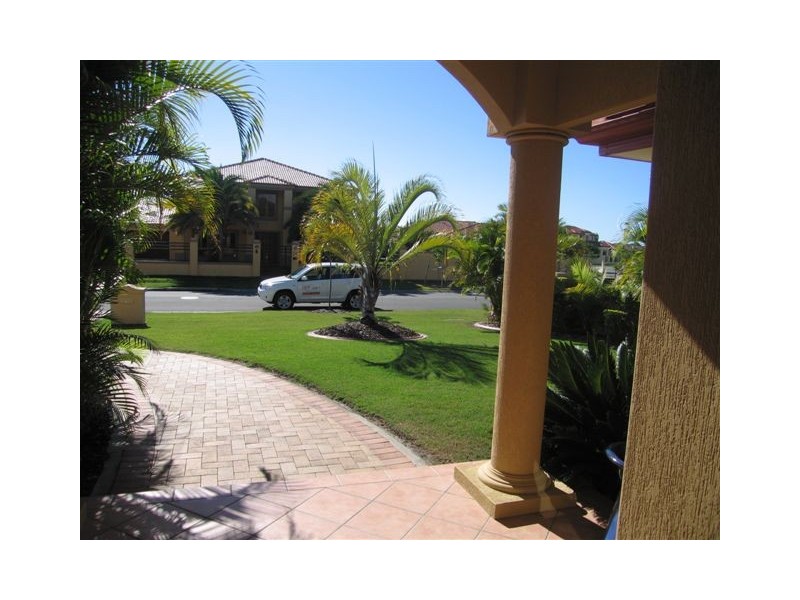 16 Shoalwater Court, Burleigh Waters QLD 4220