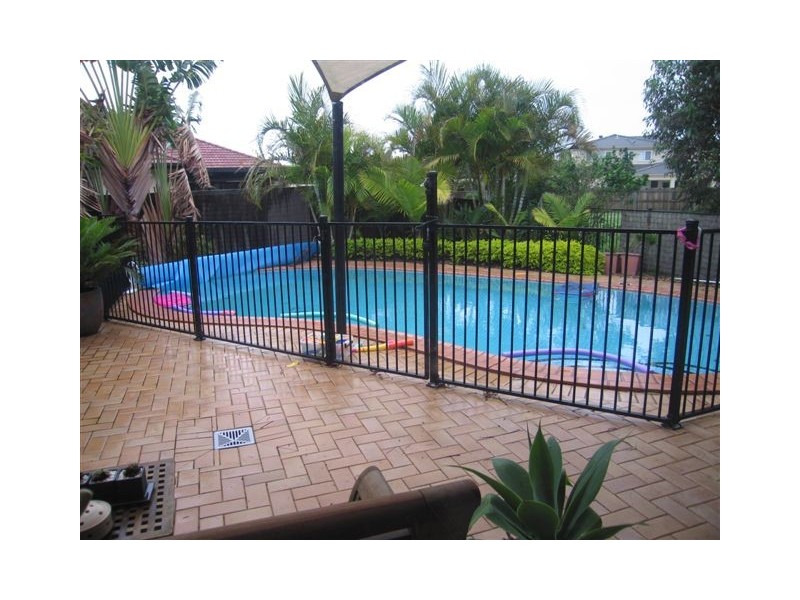 16 Shoalwater Court, Burleigh Waters QLD 4220