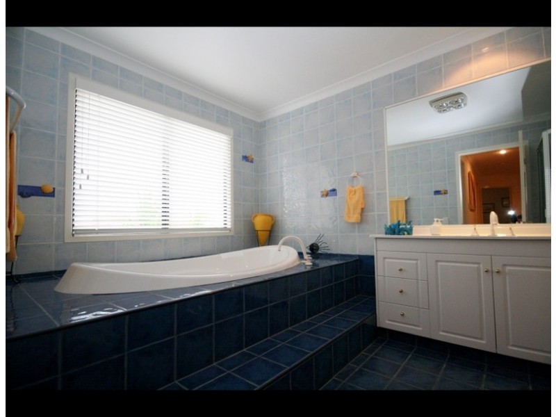 109 Dunlin Drive, Burleigh Waters QLD 4220