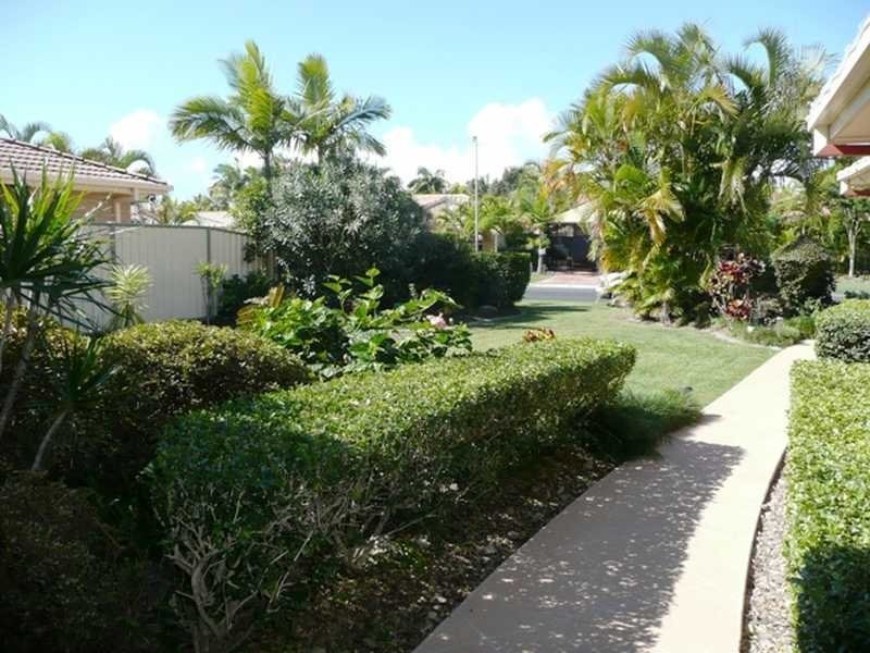 8 Woodstone Court, Varsity Lakes QLD 4227