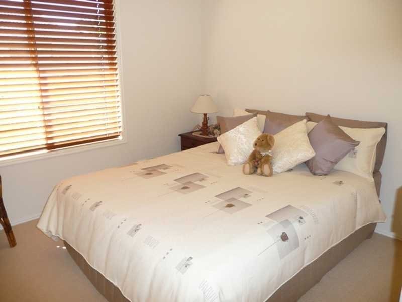 8 Woodstone Court, Varsity Lakes QLD 4227