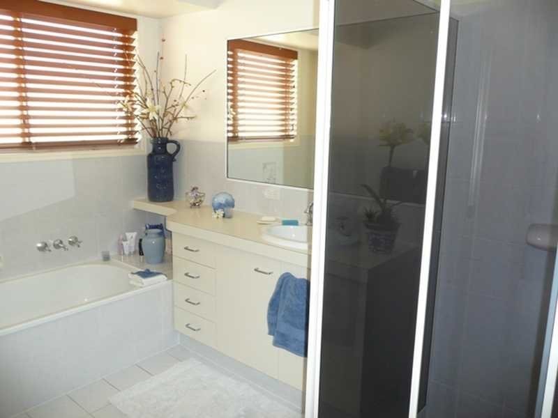 8 Woodstone Court, Varsity Lakes QLD 4227