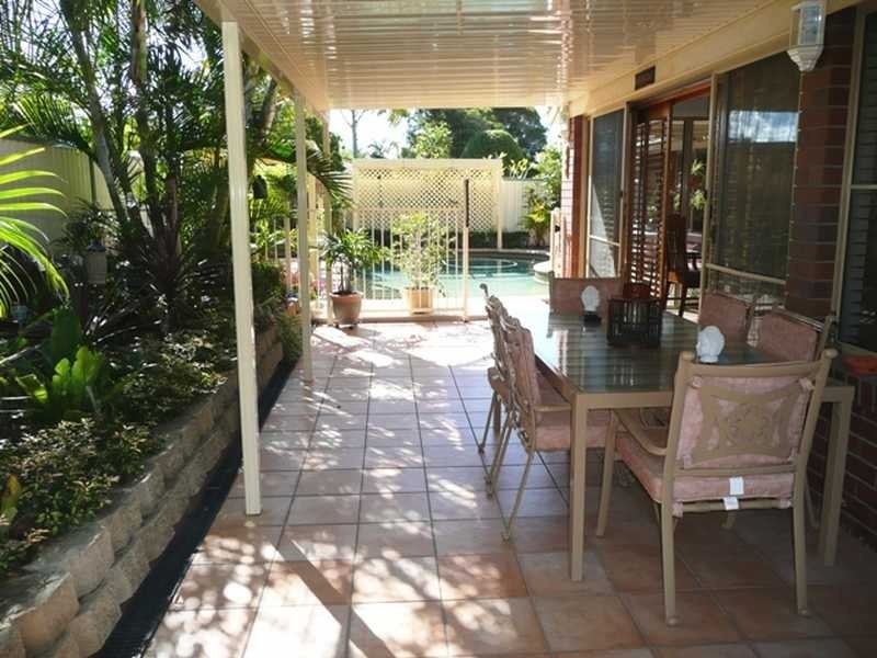 8 Woodstone Court, Varsity Lakes QLD 4227