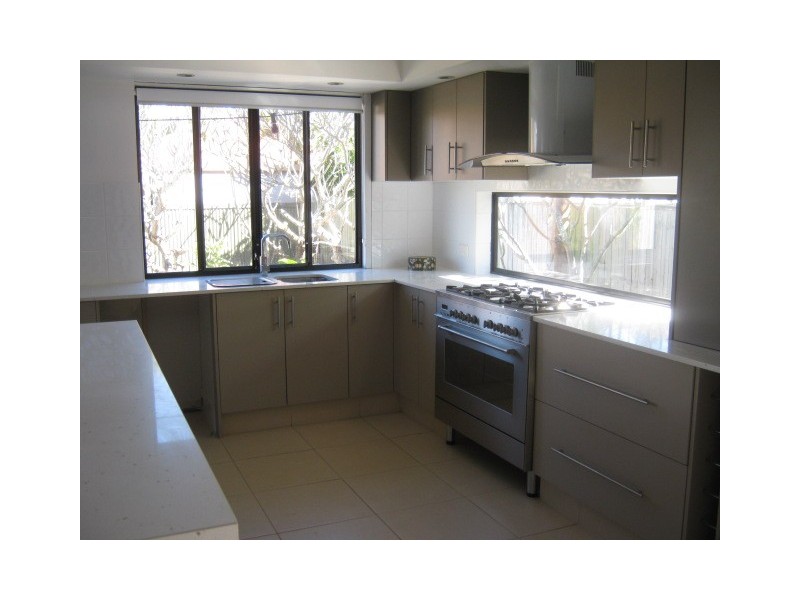 201 Acanthus Avenue, Burleigh Heads QLD 4220