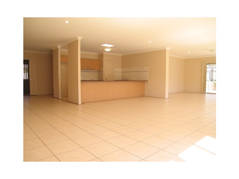 66 Coachwood Court, Molendinar QLD 4214