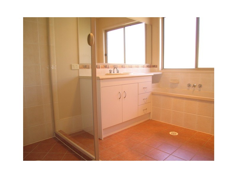 66 Coachwood Court, Molendinar QLD 4214