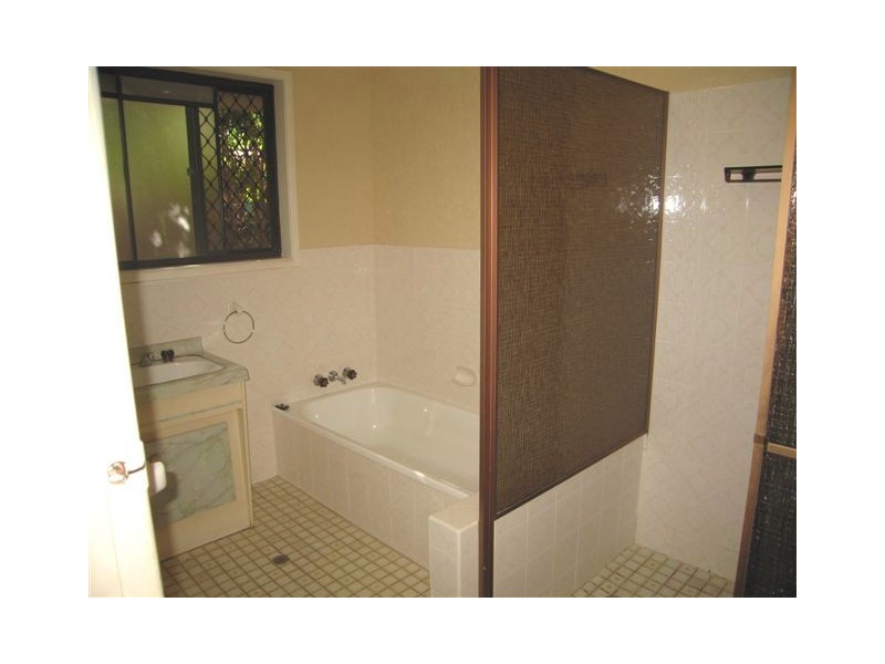 126 Burleigh Street, Burleigh Waters QLD 4220