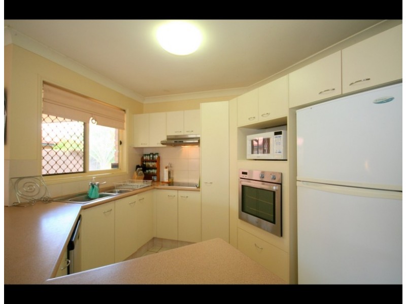 18 Bowerbird Place, Burleigh Waters QLD 4220