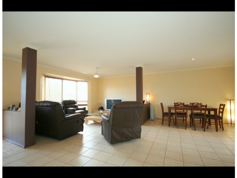 18 Bowerbird Place, Burleigh Waters QLD 4220