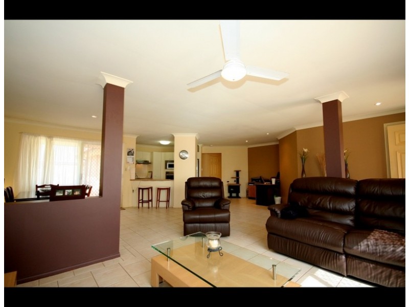 18 Bowerbird Place, Burleigh Waters QLD 4220