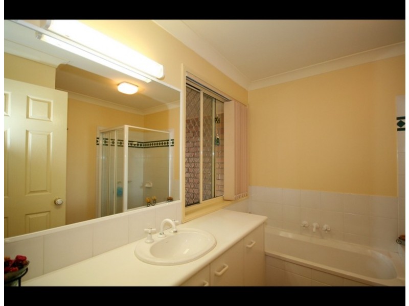 18 Bowerbird Place, Burleigh Waters QLD 4220