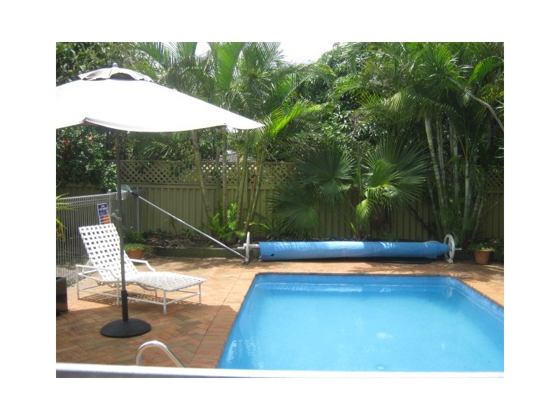 11 Curlew Crescent, Burleigh Waters QLD 4220