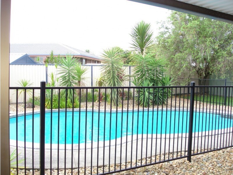 28 Redleaf Court,, Burleigh Waters QLD 4220