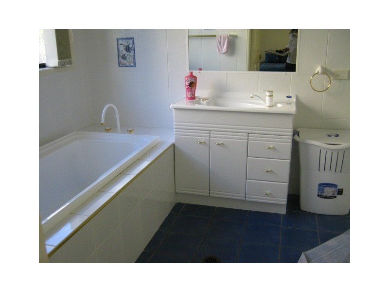 16 Shoalwater Court, Burleigh Waters QLD 4220