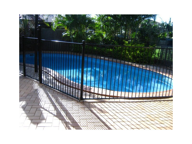 16 Shoalwater Court, Burleigh Waters QLD 4220