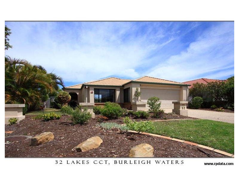 32 Lakes Circuit, Burleigh Waters QLD 4220