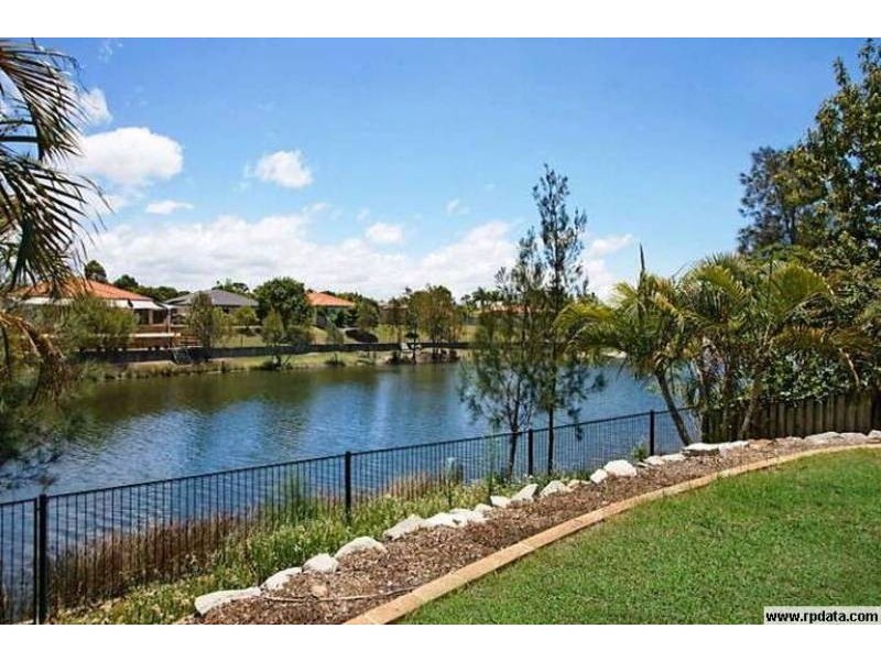 32 Lakes Circuit, Burleigh Waters QLD 4220