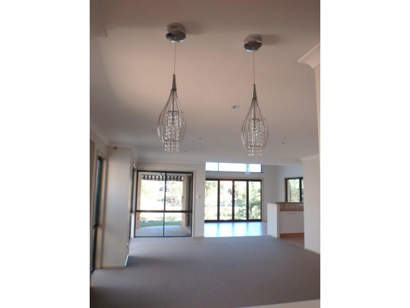 32 Lakes Circuit, Burleigh Waters QLD 4220