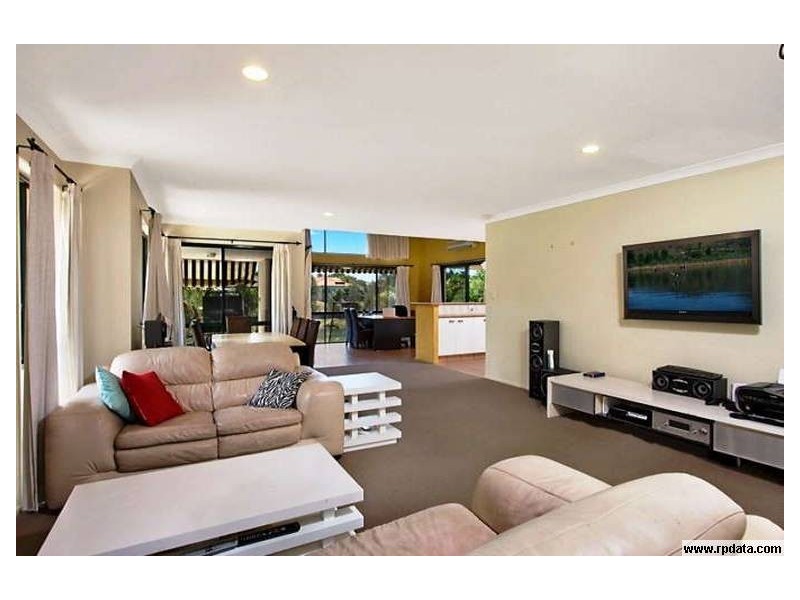 32 Lakes Circuit, Burleigh Waters QLD 4220