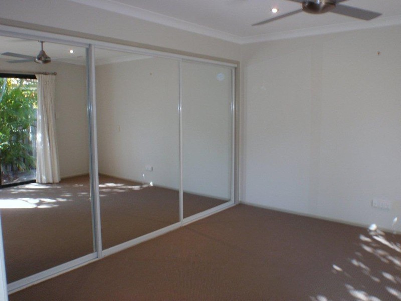 32 Lakes Circuit, Burleigh Waters QLD 4220