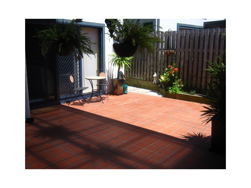 5/2 Karri Court, Burleigh Heads QLD 4220