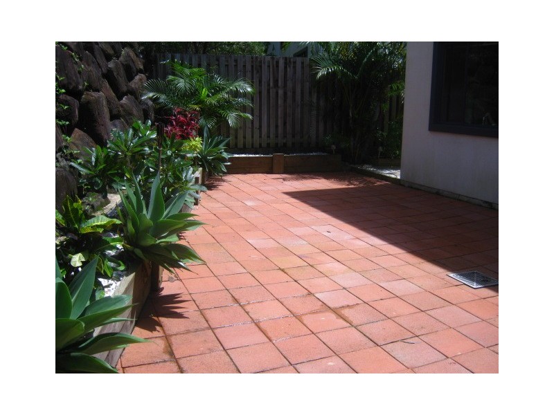 5/2 Karri Court, Burleigh Heads QLD 4220