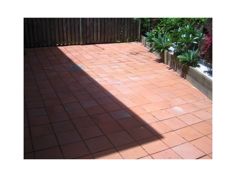 5/2 Karri Court, Burleigh Heads QLD 4220