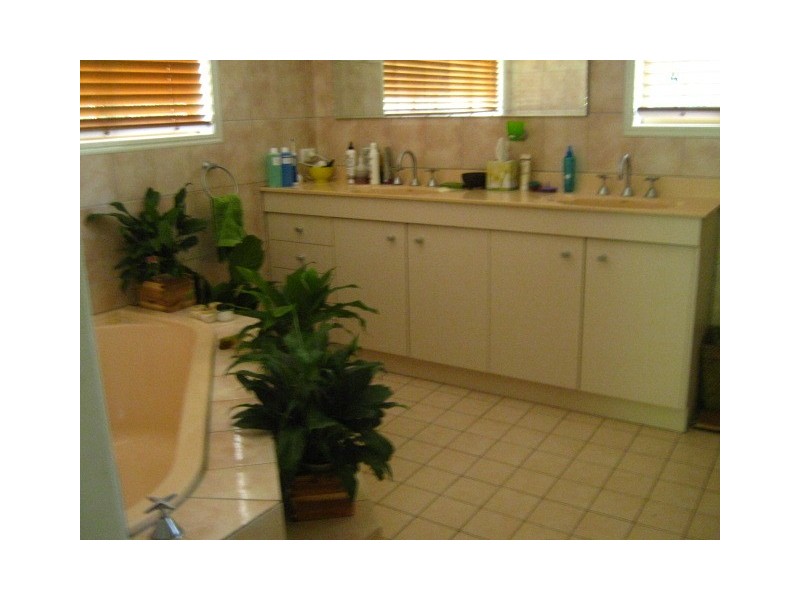 204 Rosemount Drive, Willow Vale QLD 4209