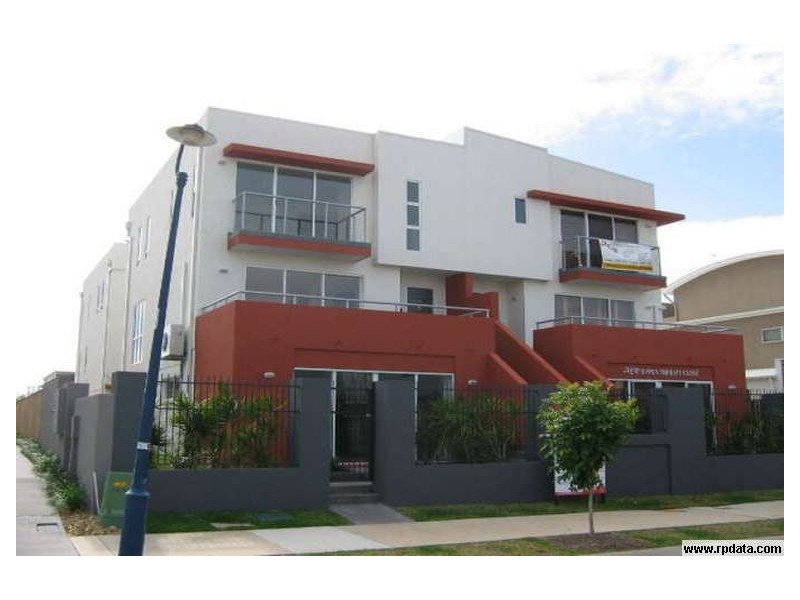 18 Tourangeau Crescent, Varsity Lakes QLD 4227