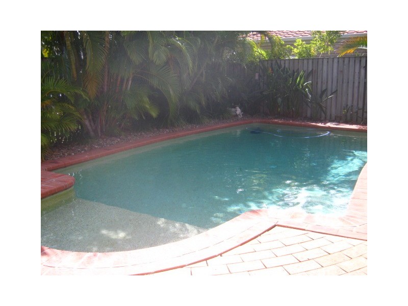 20 Illinois Court, Varsity Lakes QLD 4227