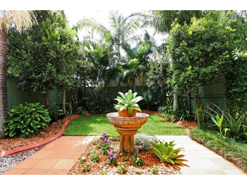 2/7  Elder Entrance, Burleigh Heads QLD 4220