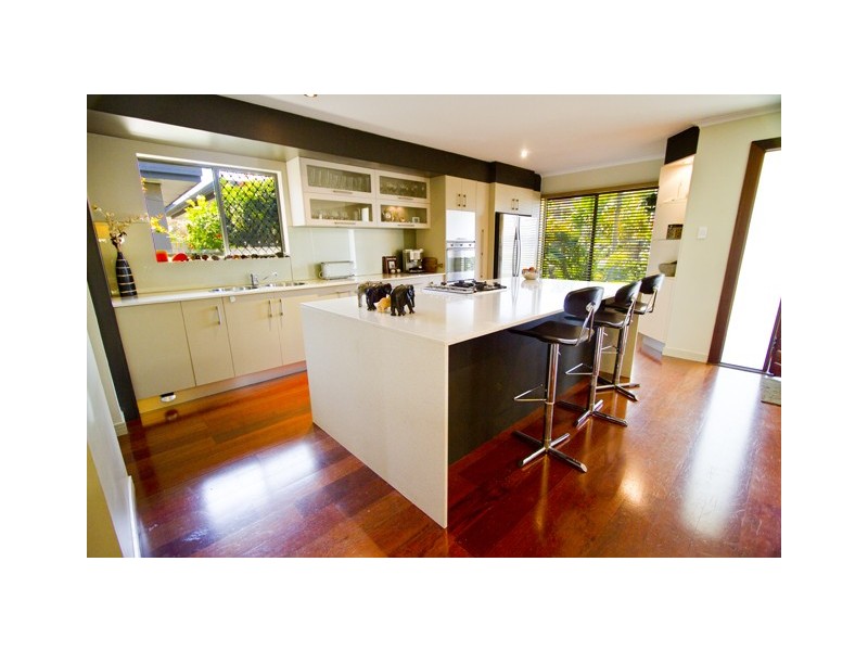 8 Aruma Ave, Burleigh Waters QLD 4220