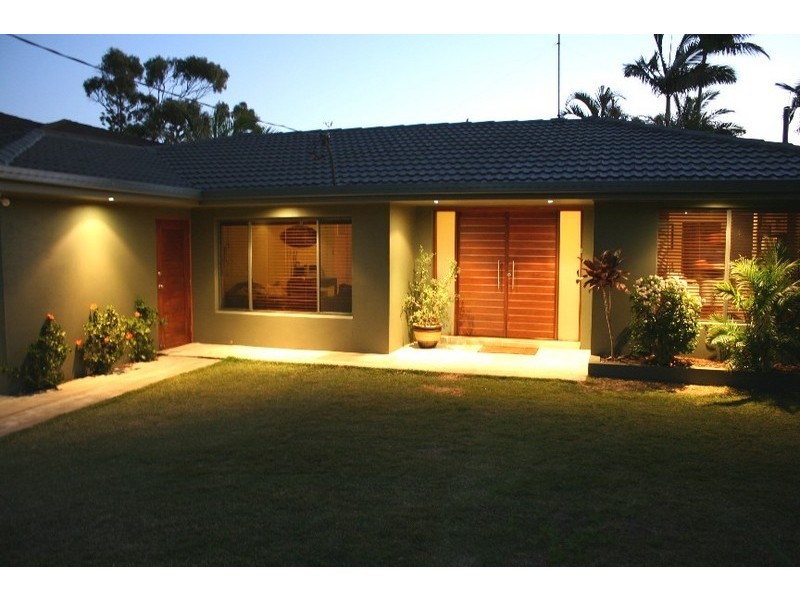8 Aruma Ave, Burleigh Waters QLD 4220
