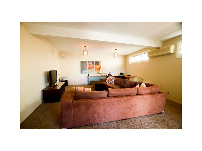 8 Aruma Ave, Burleigh Waters QLD 4220