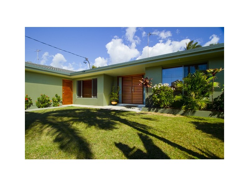 8 Aruma Ave, Burleigh Waters QLD 4220