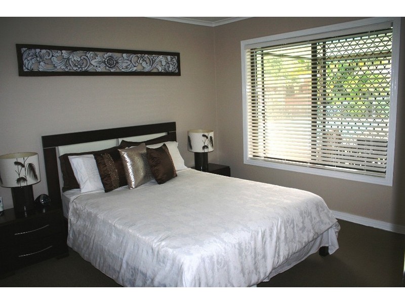 8 Aruma Ave, Burleigh Waters QLD 4220