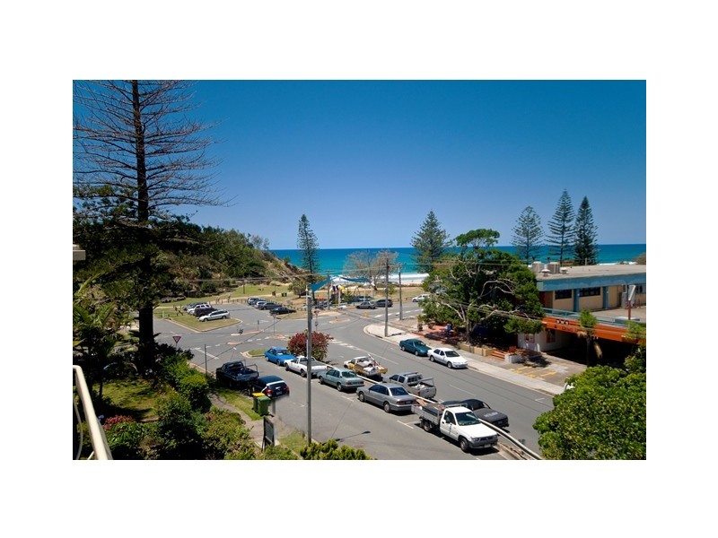 2/11  Kelly Avenue, Miami QLD 4220